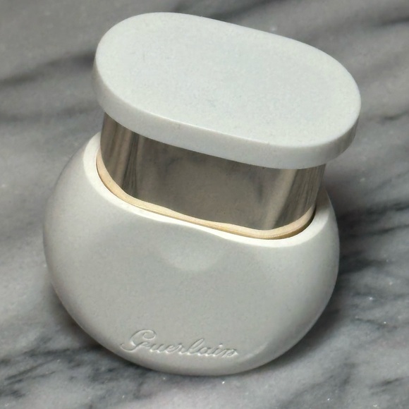 GUERLAIN L'Essentiel Retractable Foundation Brush - Picture 2 of 6